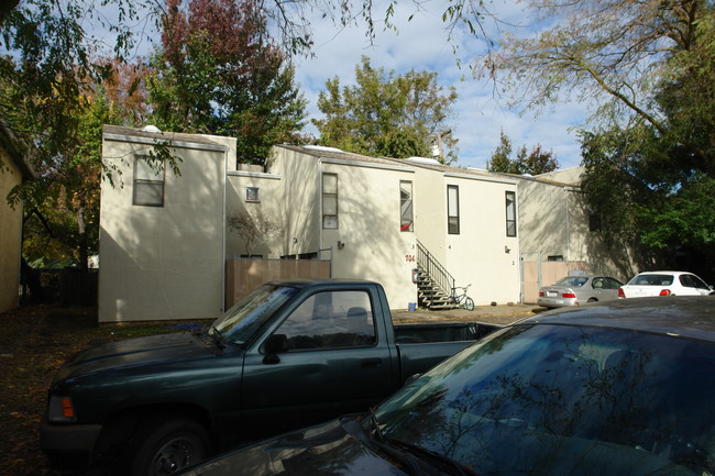 706 W Sacramento Ave in Chico, CA - Foto de edificio - Building Photo