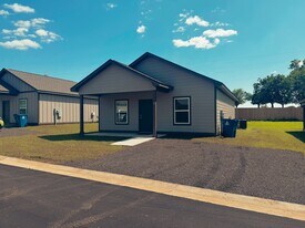 114 Rodeo Ln in Atmore, AL - Building Photo