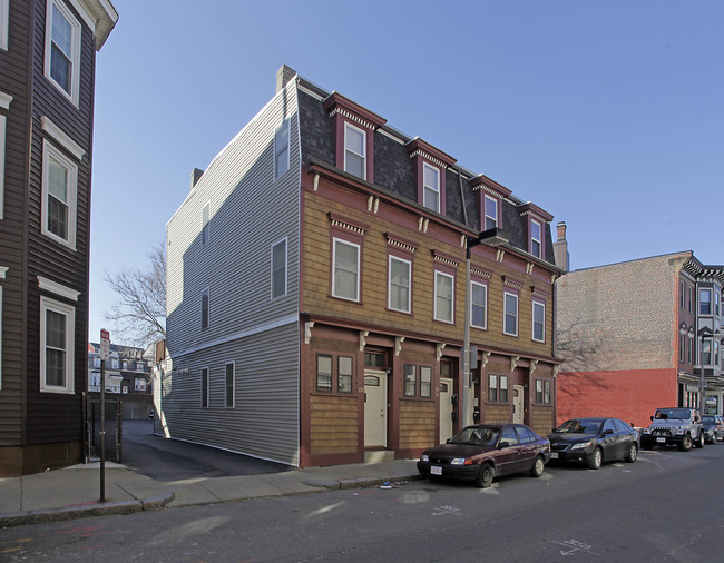 151 Emerson St in South Boston, MA - Foto de edificio - Building Photo