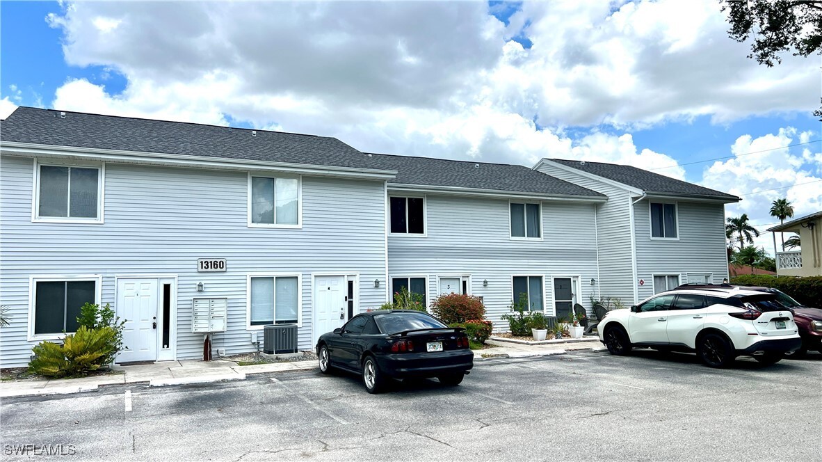 13160 Kings Point Dr in Ft. Myers, FL - Building Photo