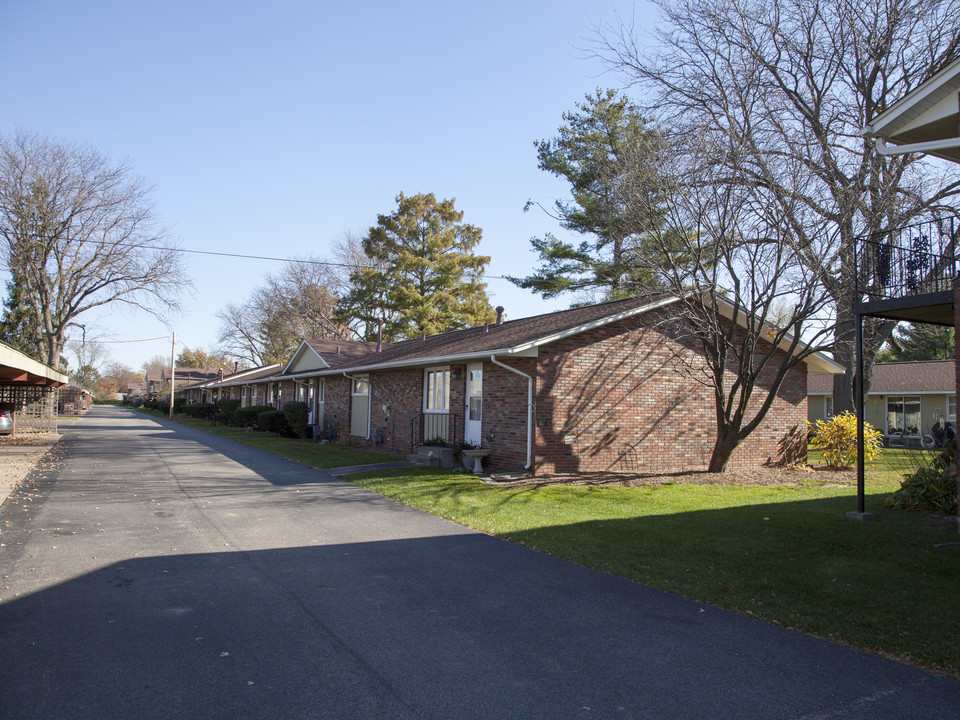 Paulsen Manor in Moline, IL - Building Photo