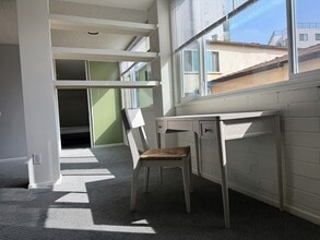540 Kelton Ave, Unit 204 in Los Angeles, CA - Building Photo - Building Photo