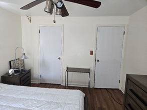 135 Woodbine Cir in Bridgeport, CT - Building Photo - Building Photo