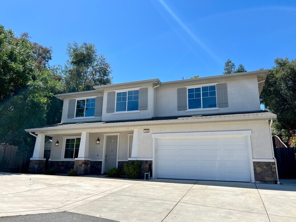 1200 Stonecrest Ln in Concord, CA - Building Photo