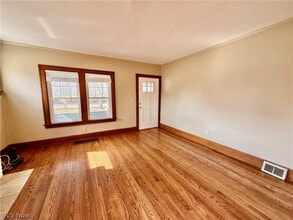 364 N Chillicothe Rd in Aurora, OH - Building Photo - Building Photo