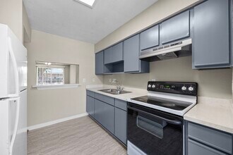 9616 Long Point Rd in Houston, TX - Building Photo - Building Photo