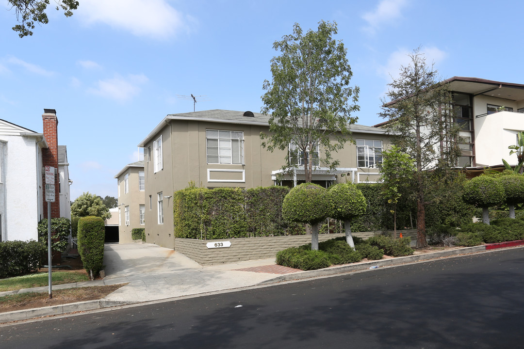 633 Midvale Ave in Los Angeles, CA - Foto de edificio