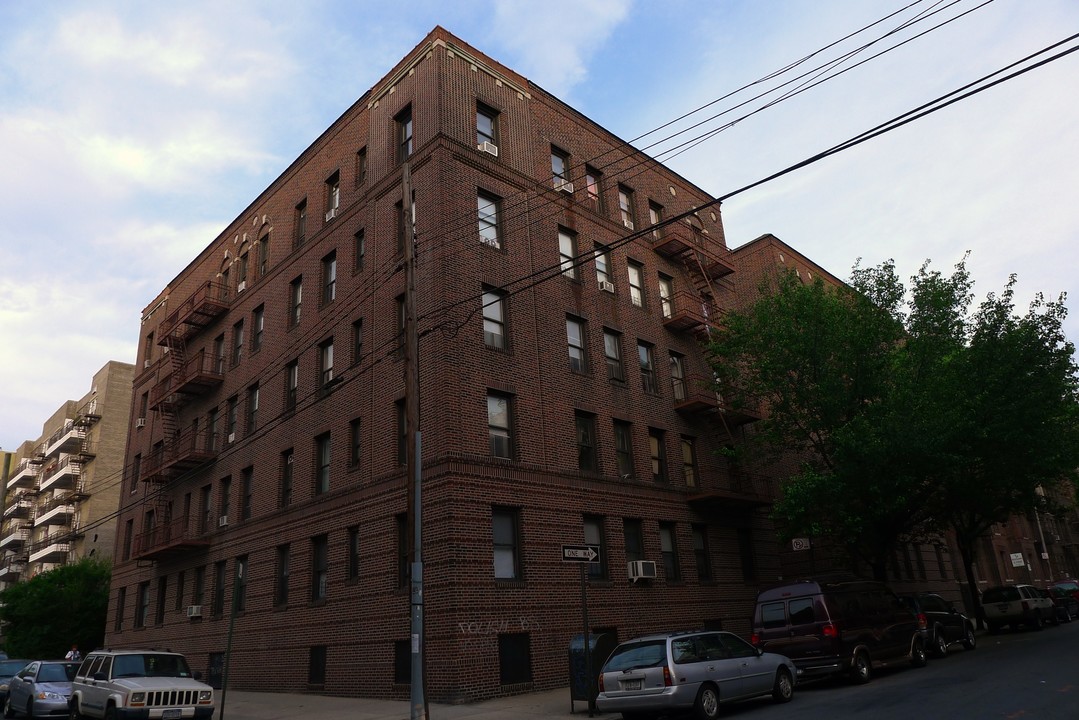 25-50 30th Rd in Astoria, NY - Foto de edificio