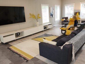 13518 SW Hillshire Dr in Tigard, OR - Foto de edificio - Building Photo