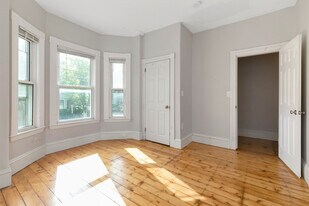 103 Summer St, Unit #2 in Somerville, MA - Building Photo