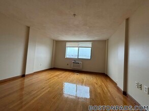 1110 Commonwealth Ave in Boston, MA - Building Photo - Building Photo