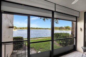 2850 Carambola Cir S in Coconut Creek, FL - Foto de edificio - Building Photo