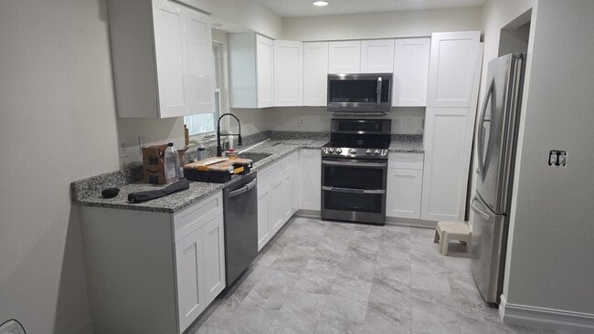 741 Fairhaven St NE in Palm Bay, FL - Foto de edificio - Building Photo