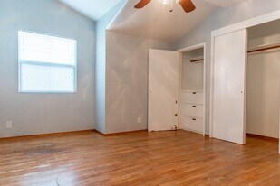 2320 S Locust St in Visalia, CA - Building Photo