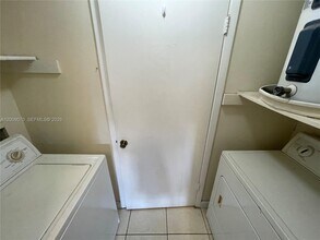 3957 NW 87th Ave in Sunrise, FL - Building Photo - Building Photo