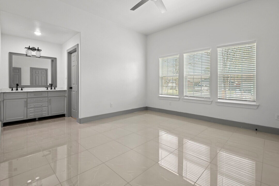 23726 Summer Pine Dr in Spring, TX - Building Photo