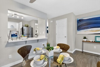 Rivercrest Meadows in Tualatin, OR - Building Photo - Building Photo