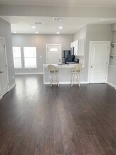 638 W Elmira St-Unit -101 in San Antonio, TX - Building Photo - Building Photo