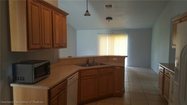 3823 Leeway Ct in Sebring, FL - Building Photo - Building Photo