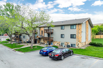 Aspen Ridge Condominiums in Clive, IA - Building Photo - Building Photo