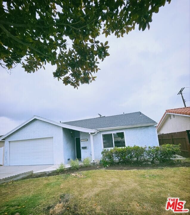 18305 St Andrews Pl in Torrance, CA - Foto de edificio