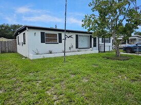 8538 94th Ave in Seminole, FL - Building Photo