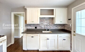 887 W 10th Ave in Columbus, OH - Foto de edificio - Building Photo