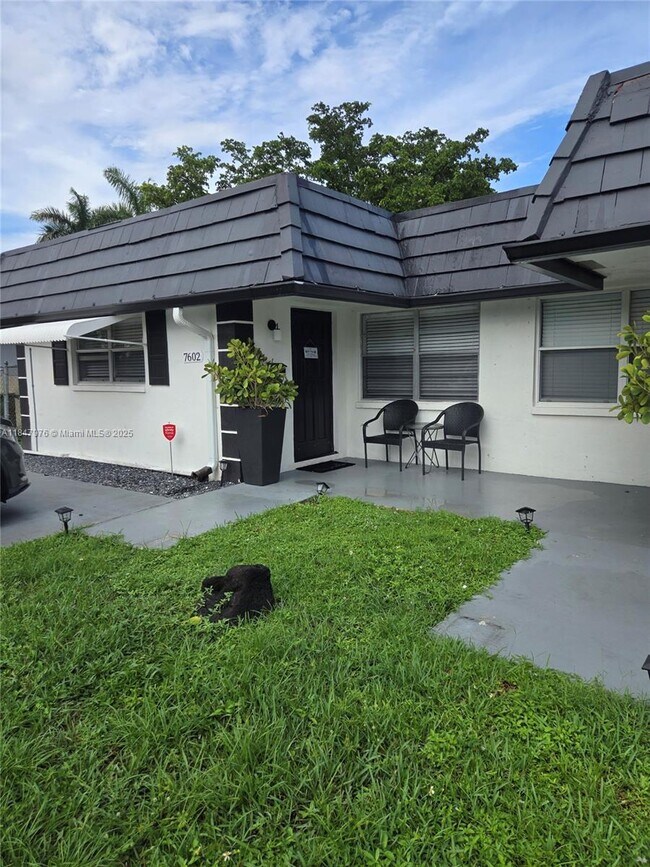 7602 NW 73rd Terrace in Tamarac, FL - Building Photo - Building Photo