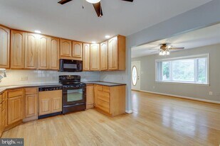 5834 Pratt St in Alexandria, VA - Building Photo