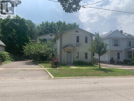 22 Dacotah St in St Catharines, ON - Building Photo