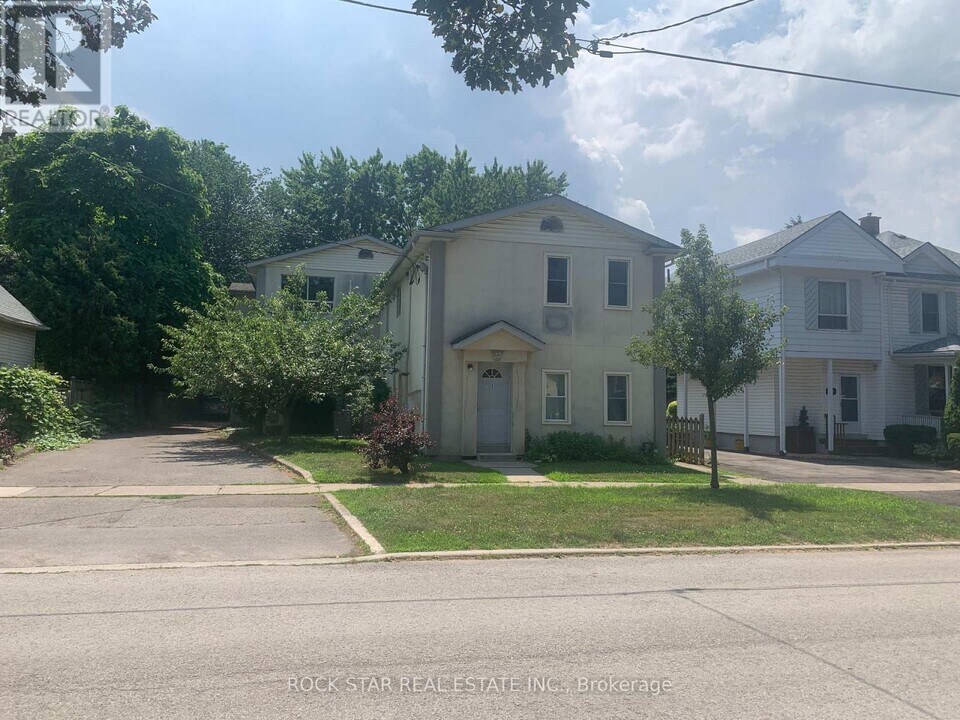 22 Dacotah St in St Catharines, ON - Building Photo