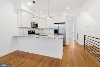 2309 E Oakdale St in Philadelphia, PA - Building Photo - Building Photo