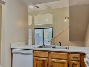 Crossland Downs in Auburn, AL - Building Photo - Building Photo