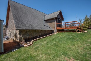 148 Westwood Acres Dr in West Jefferson, NC - Building Photo