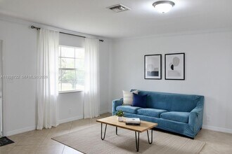 300 SW 8th St in Fort Lauderdale, FL - Building Photo - Building Photo