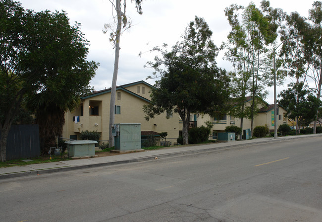 Vista Gardens in Vista, CA - Building Photo - Building Photo