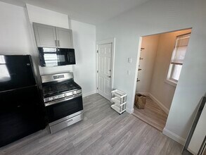 61 Webster Ave, Unit 3R in Somerville, MA - Building Photo - Building Photo