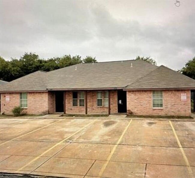 7627 Windsor Oaks in San Antonio, TX - Building Photo - Building Photo