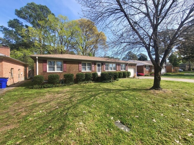 6114 Lyndhurst Ave in Norfolk, VA - Building Photo - Building Photo