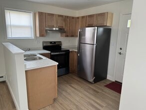 33 Hoppin Ave, Unit 33 in Riverside, RI - Building Photo - Building Photo