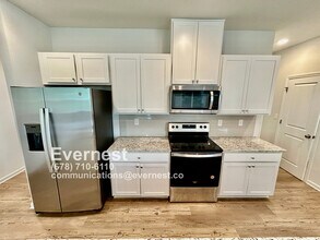 5105 Sidney Sq Dr in Flowery Branch, GA - Building Photo - Building Photo