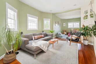 328 Highland Ave in Somerville, MA - Building Photo - Building Photo