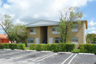 7523-7625 NW 44th Ct in Coral Springs, FL - Foto de edificio - Building Photo