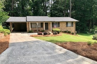 2731 Pioneer Ct in Chamblee, GA - Building Photo