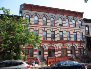 251 Vernon Ave in Brooklyn, NY - Building Photo - Building Photo