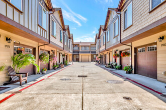 Village at Pine Street in Portland, OR - Building Photo - Building Photo