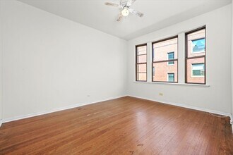 2323 N Kedzie Blvd in Chicago, IL - Foto de edificio - Building Photo