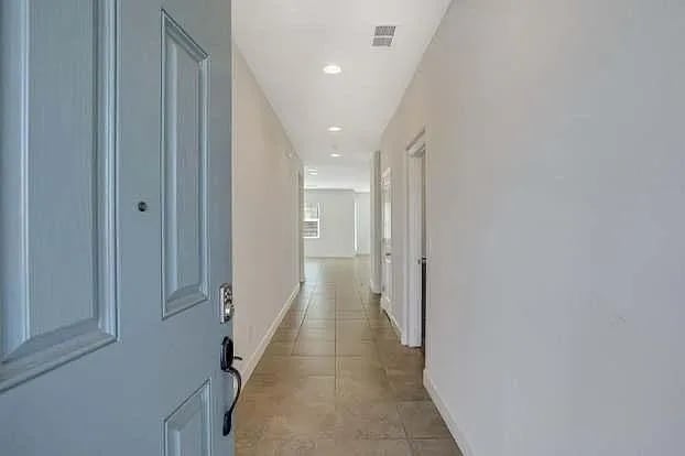 1421 Cummings Way in Folsom, CA - Foto de edificio - Building Photo
