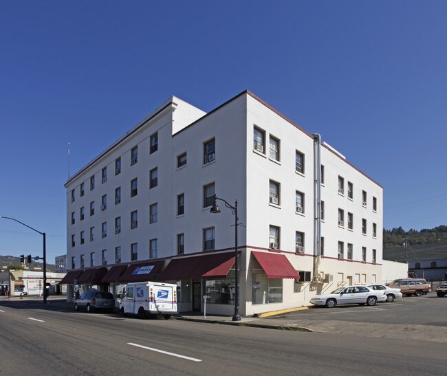 Rose Apartments in Roseburg, OR - Foto de edificio - Building Photo
