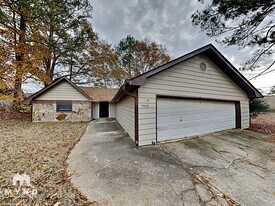 7608 Didwell Ct, Unit 205 in Jonesboro, GA - Building Photo